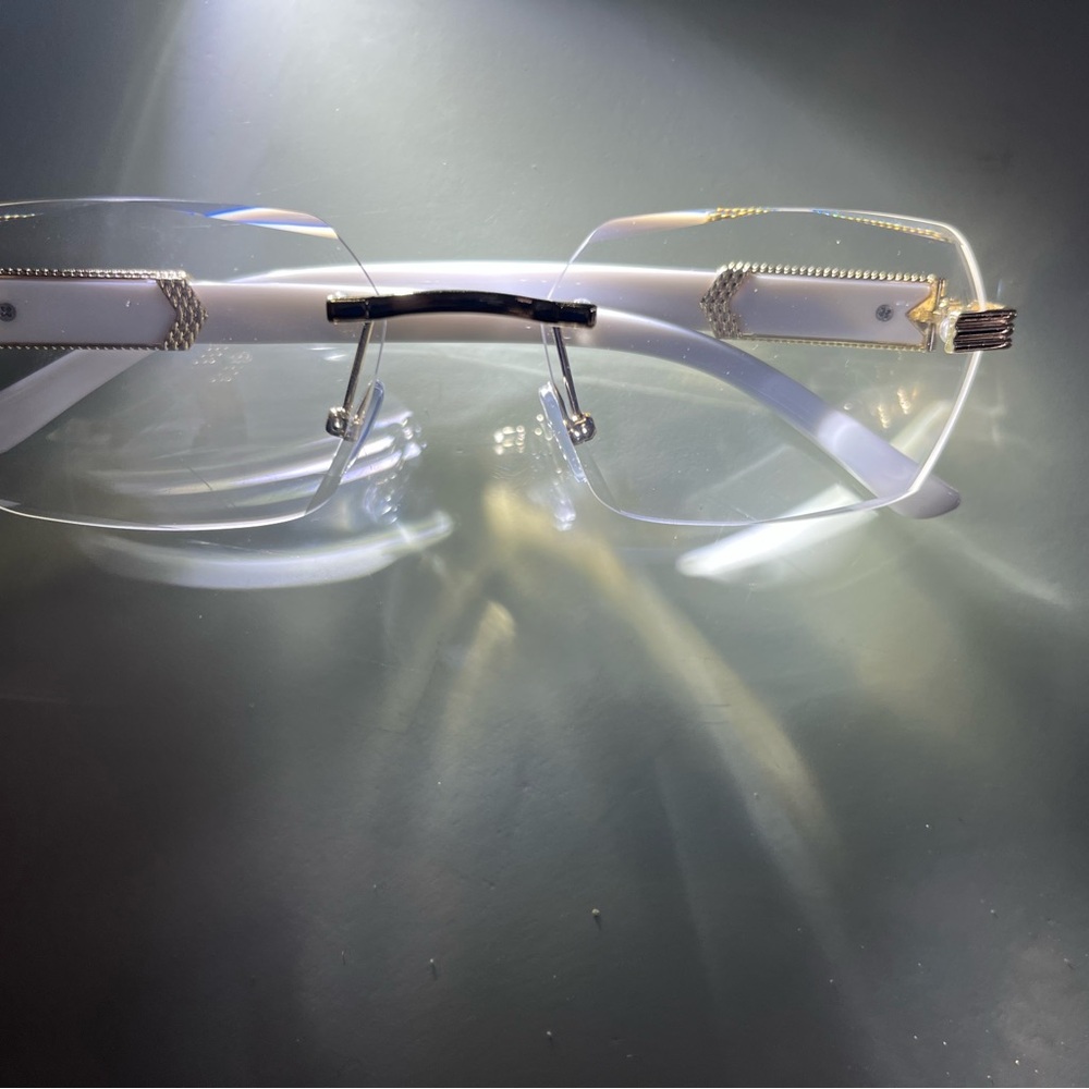 Stylish Marble-Patterned Glasses - image 3